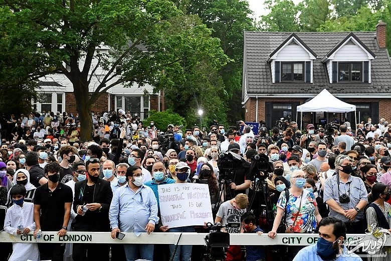 حضور "جاستین ترودو" نخست وزیر کانادا در مراسم گرامیداشت 4 عضو یک خانواده مسلمان که در حمله تروریستی ناشی از نفرت از سوی یک راننده 20 ساله در استان اونتاریو کانادا کشته شدند.